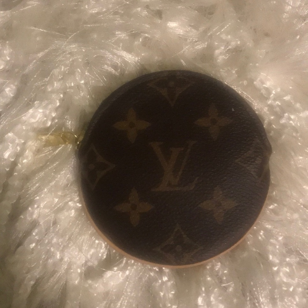 LOUIS VUITTON Monogram Round Coin Purse